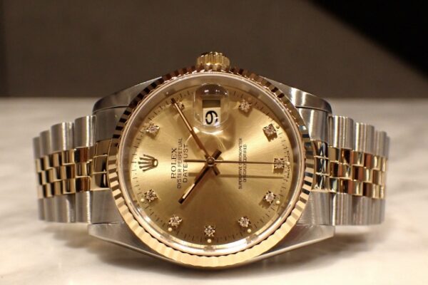 人気の定番モデル【Ref.16233G】