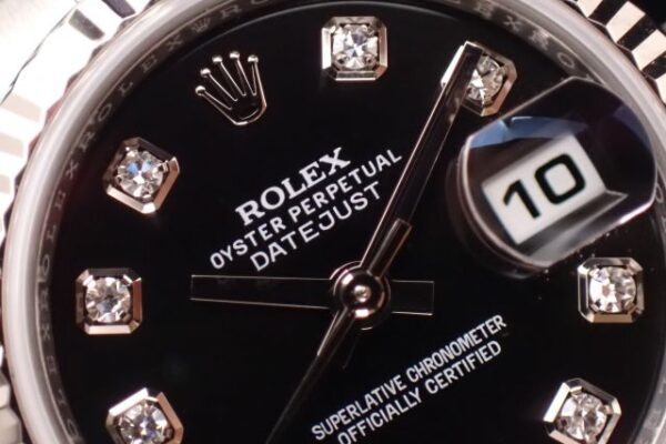 入荷数の少ないブラックダイヤル