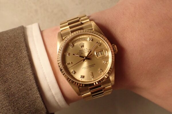 この控えめな旧型ダイヤが素敵です