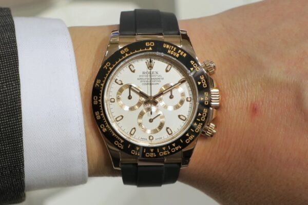 独特なアイボリーカラー Ref.116515LN